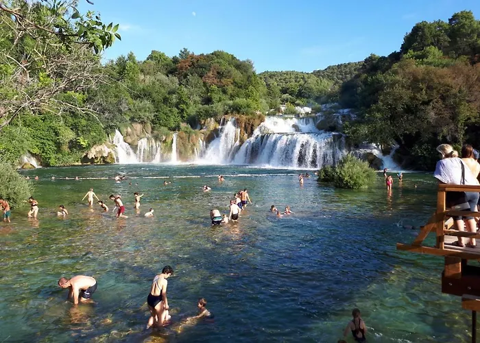 Luna アパート シベニク